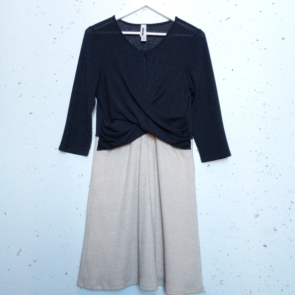 Amadi 3/4 Sleeve Knit Wrap Midi Dress - Picture 3 of 13